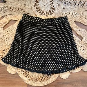 Forever 21 women's pleated black polka dot skirt size medium